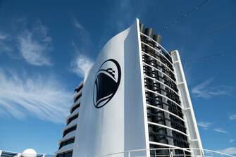 Holland America Line, Koningsdam, Stacks.jpg